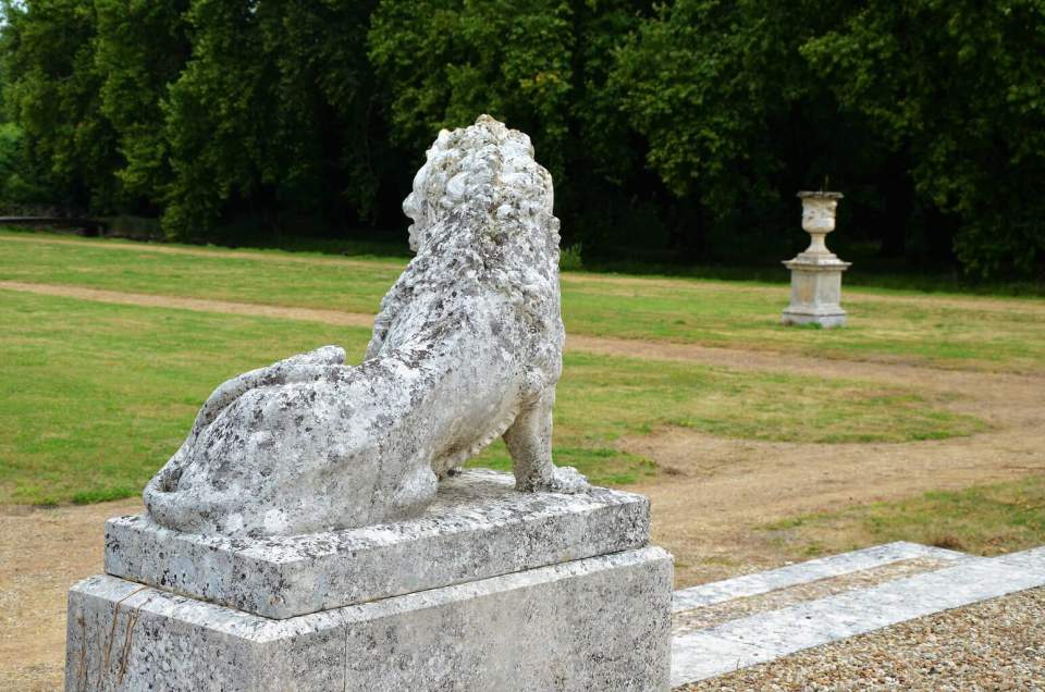 Statut de l'Hotel proche Autoroute A10 · Château de Dissay