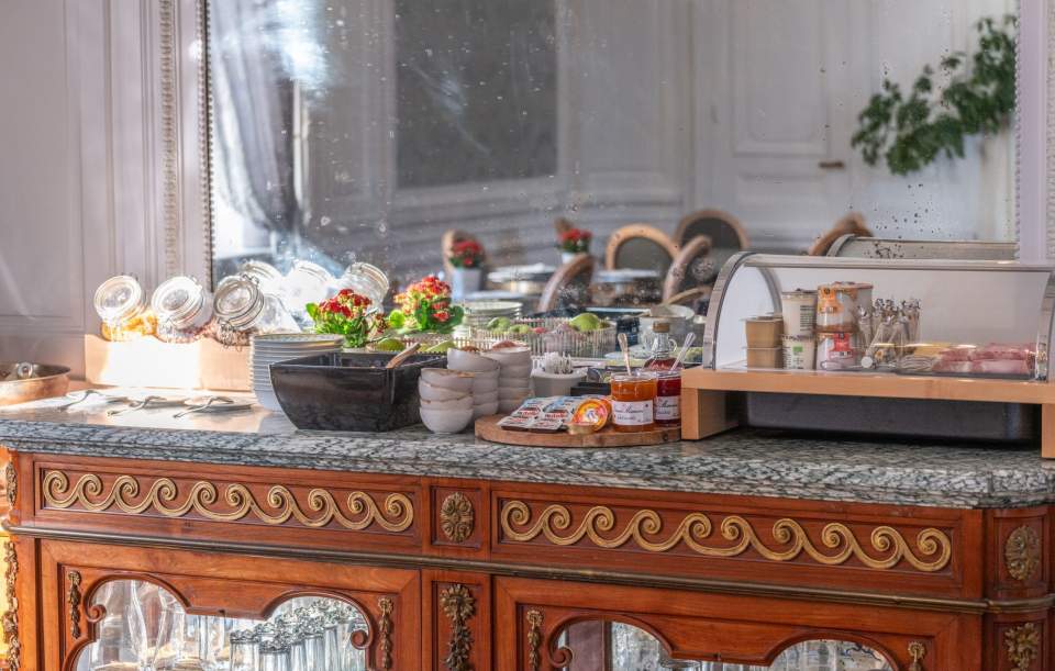 Petit Déjeuner à l'Hotel de charme autour de Poitiers, Vienne · Château de Dissay